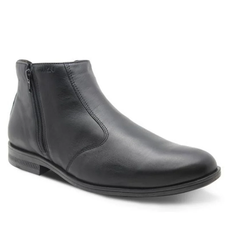 Men's formal shoes with a leather lining for breathabilityFerracini March Boot