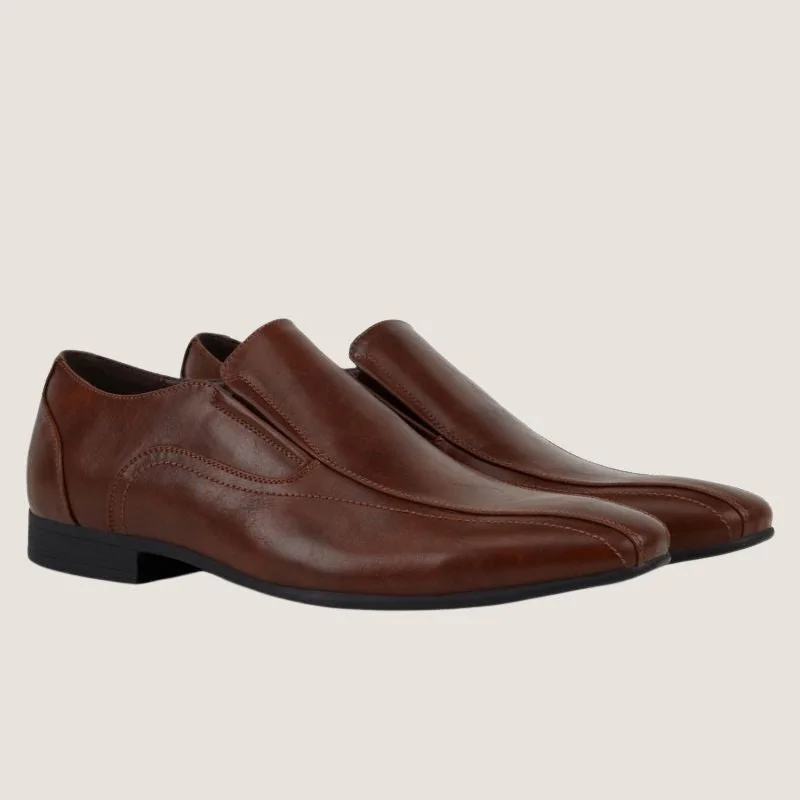 Men's formal shoes with a classic silhouetteJM Orlando Dress Shoe