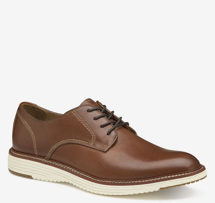 Men's formal shoes with a low - heeled designJohnston & Murphy Upton Plain