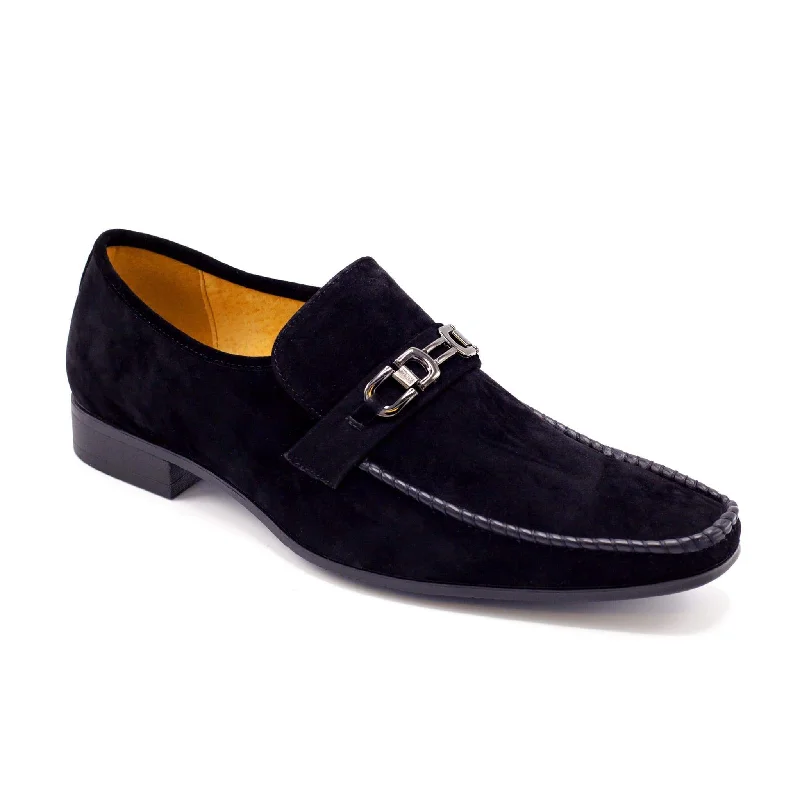 Men's formal shoes with a decorative perforationUV SIGNATURE BLACK SLIP-ON LOAFER UV014